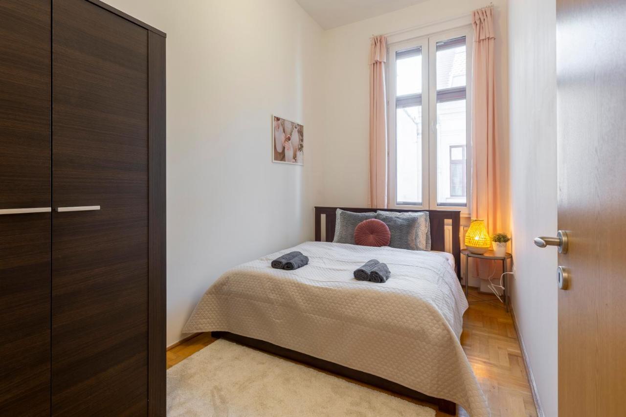 Central Gozsdu Apartment In The Party Street Budapest Extérieur photo