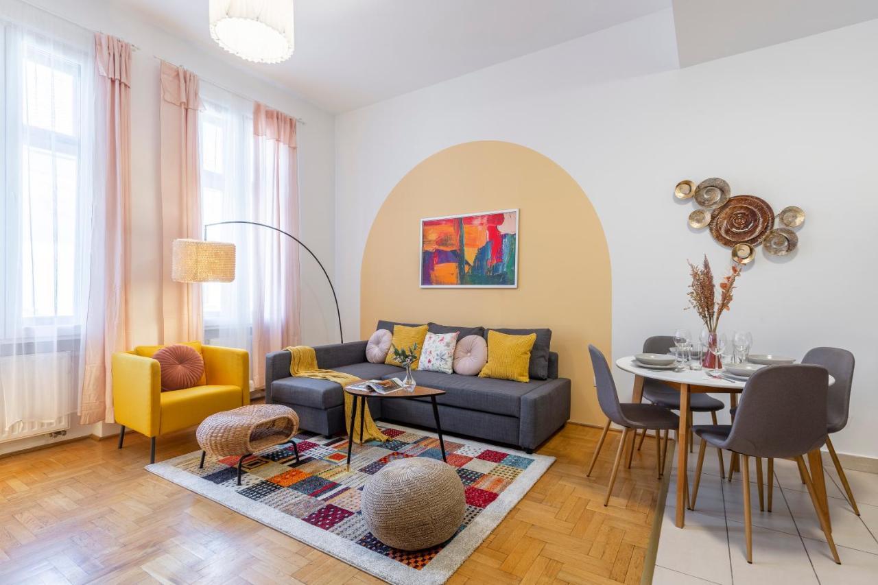 Central Gozsdu Apartment In The Party Street Budapest Extérieur photo