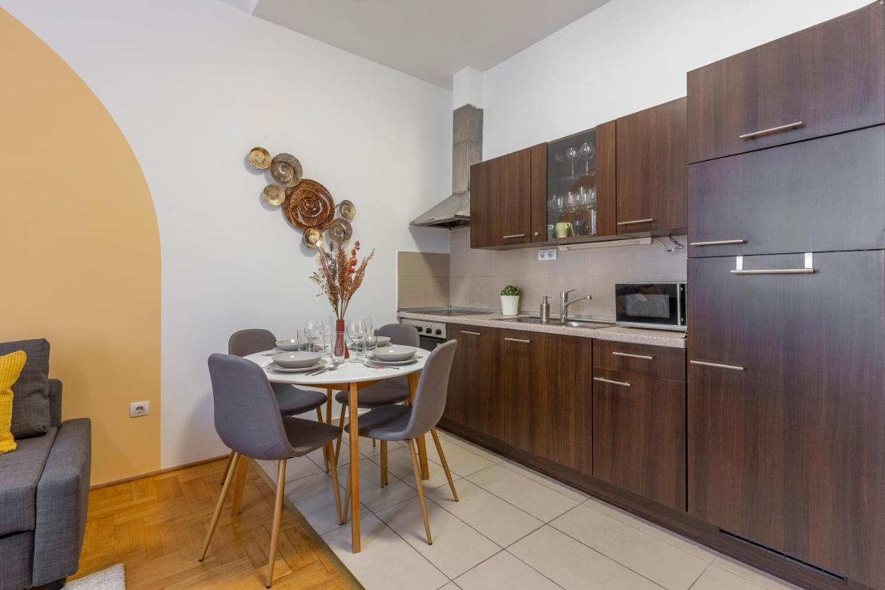 Central Gozsdu Apartment In The Party Street Budapest Extérieur photo