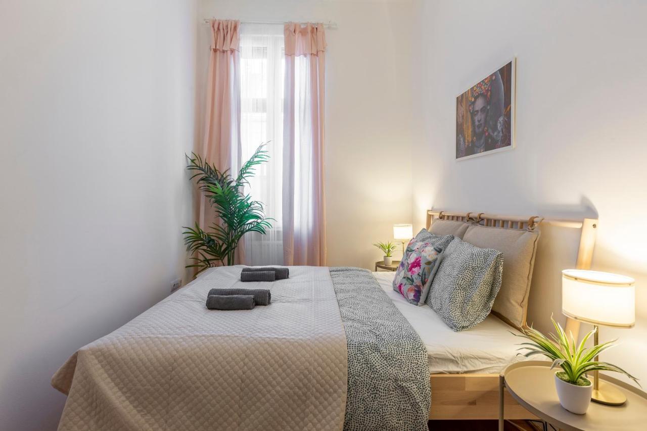 Central Gozsdu Apartment In The Party Street Budapest Extérieur photo