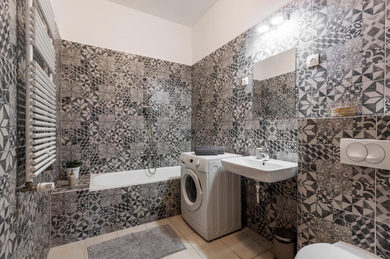 Central Gozsdu Apartment In The Party Street Budapest Extérieur photo